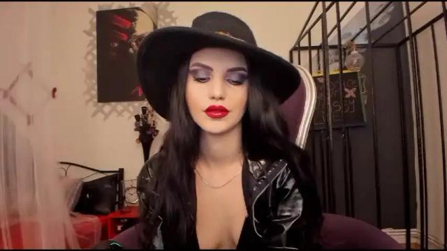 Image 2 of leavonnouire Stream on Chaturbate on 18 months ago