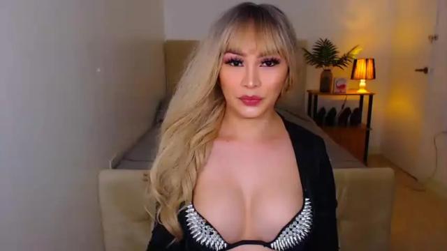 Image 2 of legendaryxqueen Stream on Chaturbate on 12 months ago