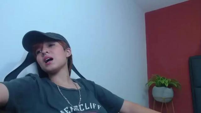 Image 4 of leia_white_ Stream on Chaturbate on 17 months ago