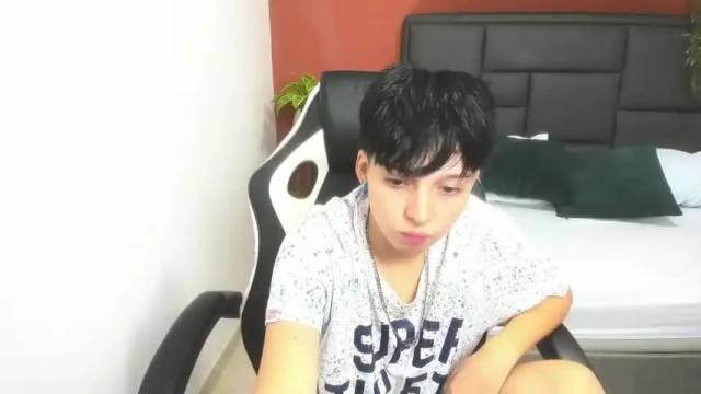 Image 2 of leia_white_ Stream on Chaturbate on 16 months ago