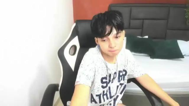 Image 3 of leia_white_ Stream on Chaturbate on 16 months ago