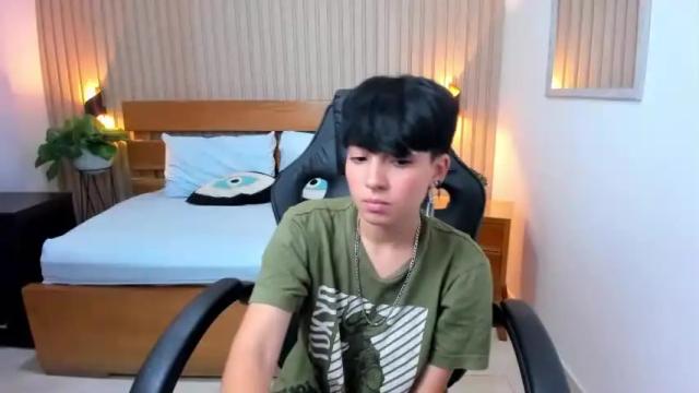 Image 7 of leia_white_ Stream on Chaturbate on 16 months ago