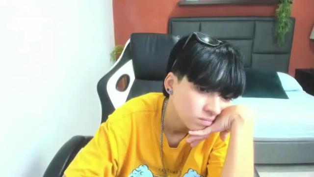 Image 2 of leia_white_ Stream on Chaturbate on 16 months ago