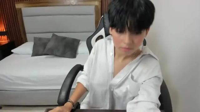 Image 2 of leia_white_ Stream on Chaturbate on 15 months ago