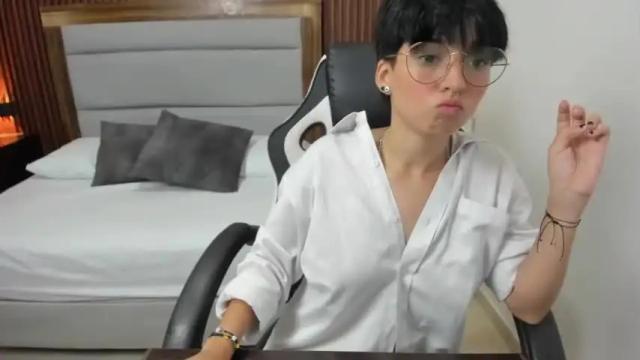 Image 7 of leia_white_ Stream on Chaturbate on 15 months ago