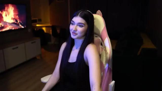 Image 2 of leila_4ever Stream on Chaturbate on 16 months ago