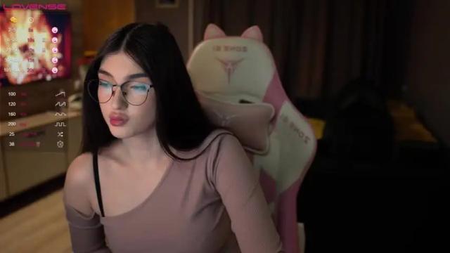 Image 2 of leila_4ever Stream on Chaturbate on 15 months ago