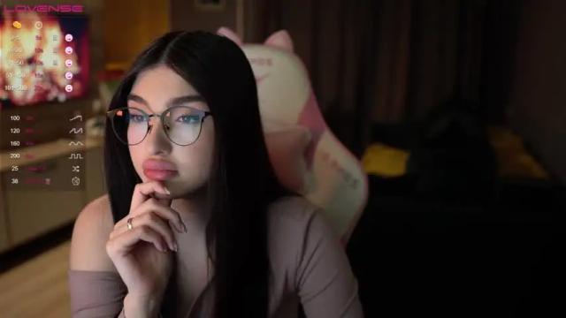 Image 4 of leila_4ever Stream on Chaturbate on 15 months ago