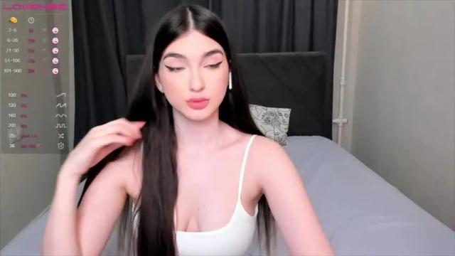 Image 2 of leila_4ever Stream on Chaturbate on 15 months ago