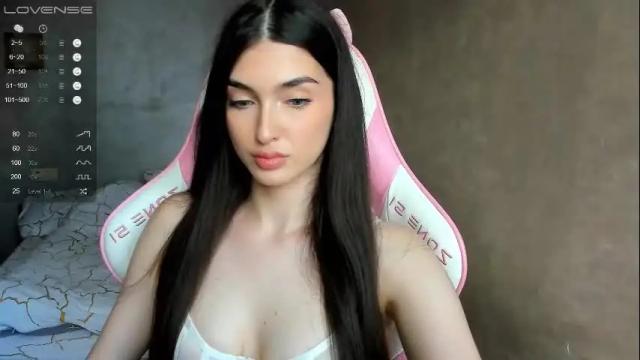 Image 2 of leila_4ever Stream on Chaturbate on 4 months ago