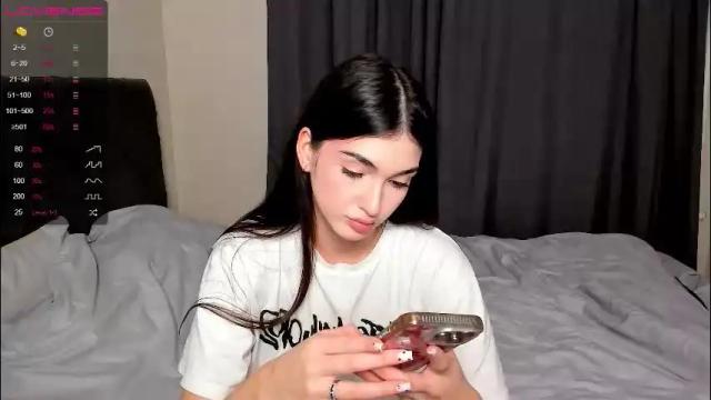 Image 4 of leila_4ever Stream on Chaturbate on 2 days ago