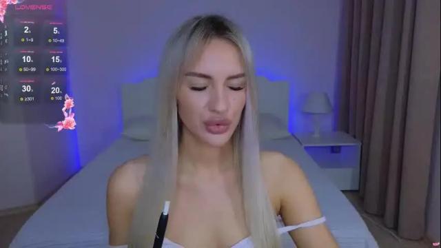 Image 3 of leila_flower Stream on Chaturbate on 15 days ago