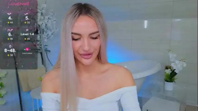 Image 8 of leila_flower Stream on Chaturbate on 2 days ago
