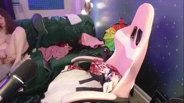 Image 2 of lemonadetarts Stream on Chaturbate on 2 months ago