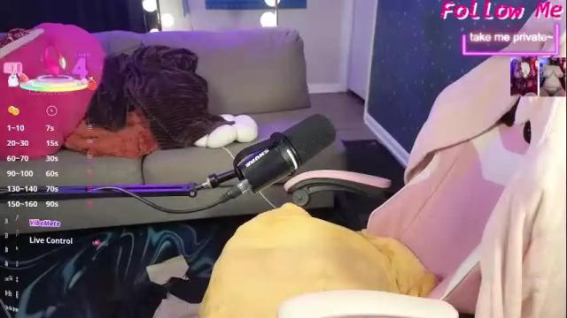 Image 2 of lemonadetarts Stream on Chaturbate on 5 months ago