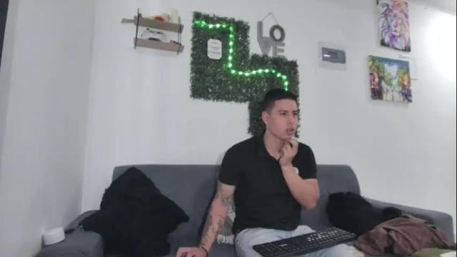 Image 7 of leoft_angelique Stream on Chaturbate on 12 months ago