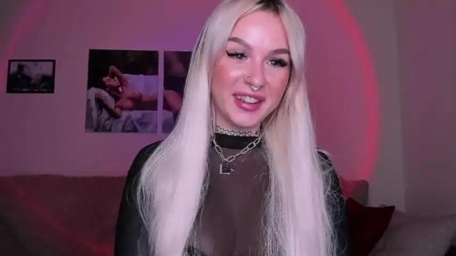 Image 3 of lerika_moore Stream on Chaturbate on 14 months ago