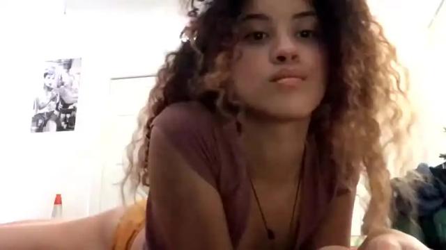 Image 6 of lesbimamis Stream on Chaturbate on 21 months ago