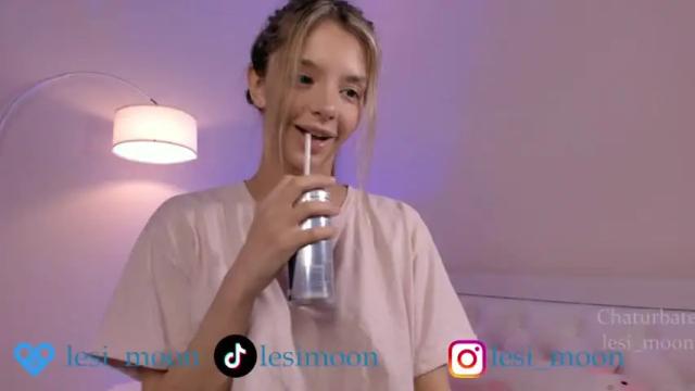 Image 3 of lesi_moon Stream on Chaturbate on 15 months ago