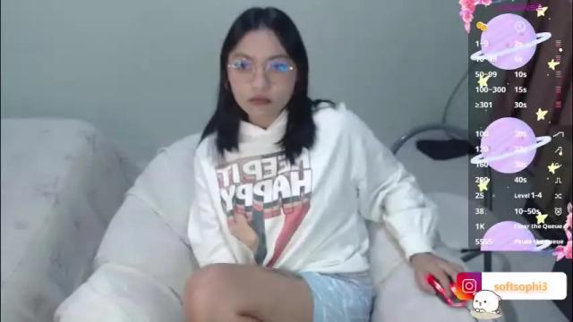 Image 3 of leslie__anderson Stream on Chaturbate on 2 months ago