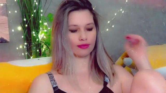 Image 2 of let_me_love_ Stream on Chaturbate on 14 months ago