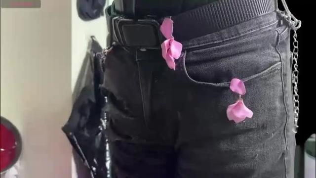 Image 3 of letsdoitbabez Stream on Chaturbate on 1 month ago