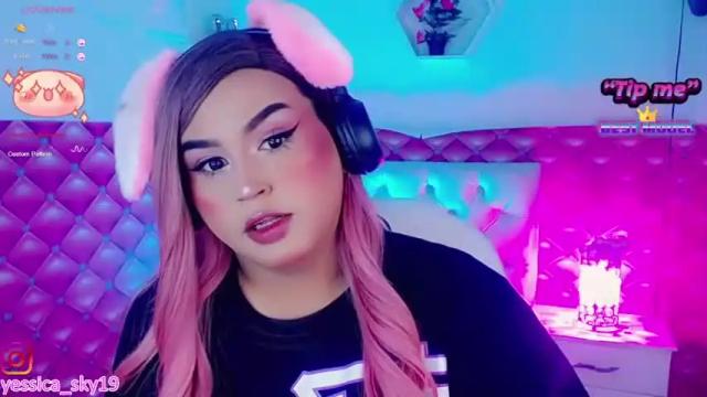 Image 2 of lexa__fox Stream on Chaturbate on 17 months ago