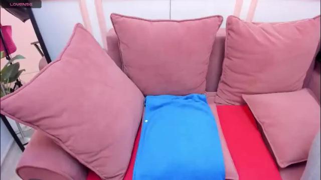 Image 2 of lexihoward Stream on Chaturbate on 1 month ago