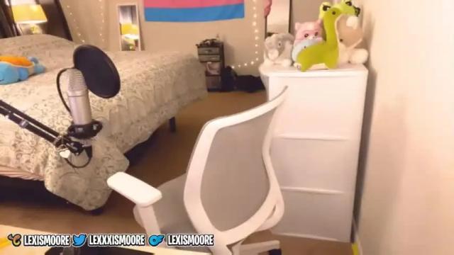 Image 10 of lexismoore Stream on Chaturbate on 17 months ago