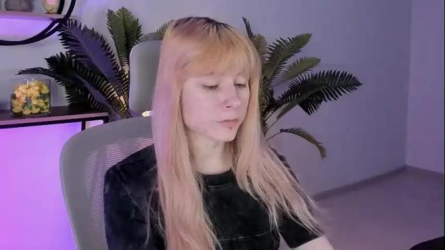 Image 2 of lexiwenford Stream on Chaturbate on 1 month ago