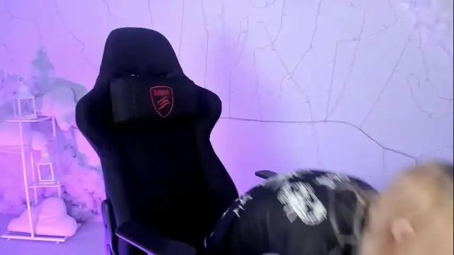 Image 2 of lexiwenford Stream on Chaturbate on 1 month ago