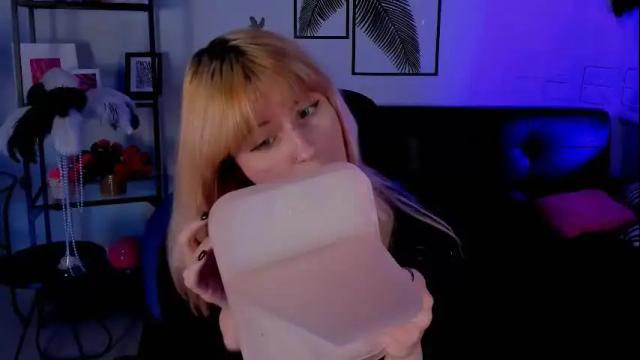 Image 10 of lexiwenford Stream on Chaturbate on 1 month ago
