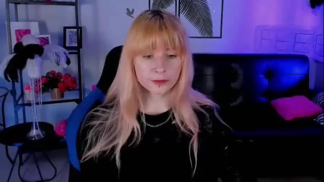 Image 2 of lexiwenford Stream on Chaturbate on 1 month ago