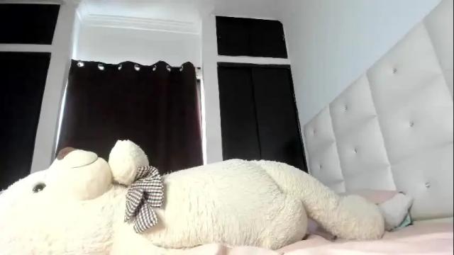 Image 4 of lexxi_ross Stream on Chaturbate on 1 month ago