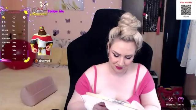 Image 11 of lexygold Stream on Chaturbate on 1 month ago