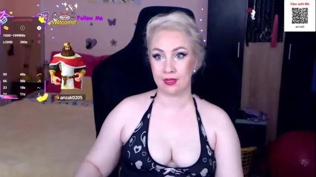 Image 10 of lexygold Stream on Chaturbate on 29 days ago