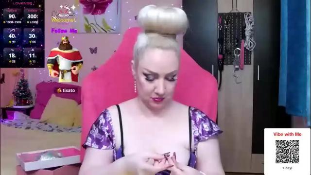 Image 4 of lexygold Stream on Chaturbate on 13 days ago