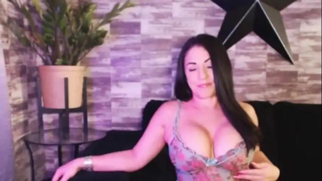 Image 2 of lexywetrain Stream on Chaturbate on 2 months ago