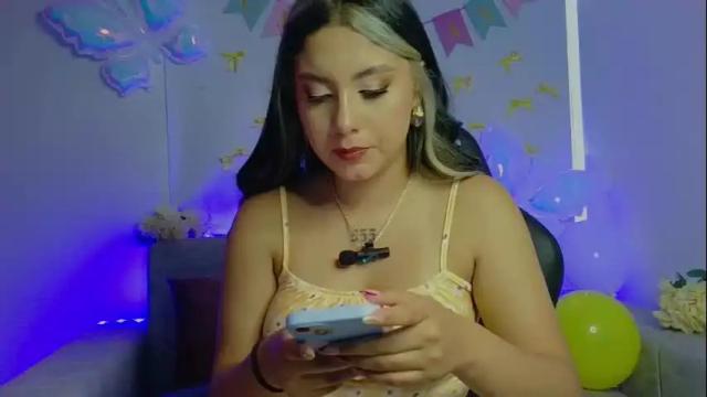 Image 2 of lia_14_ Stream on Chaturbate on 26 days ago