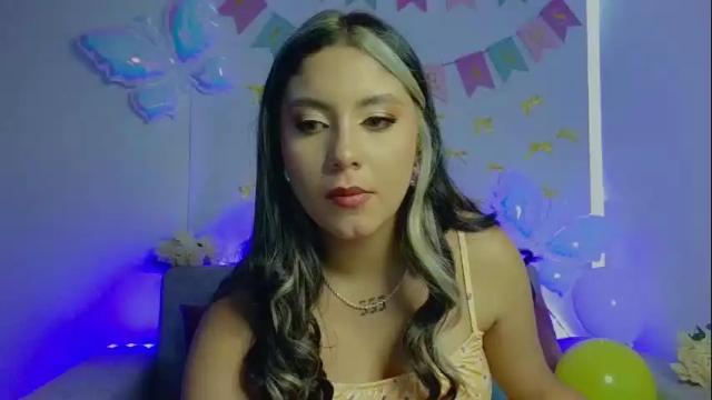 Image 7 of lia_14_ Stream on Chaturbate on 26 days ago