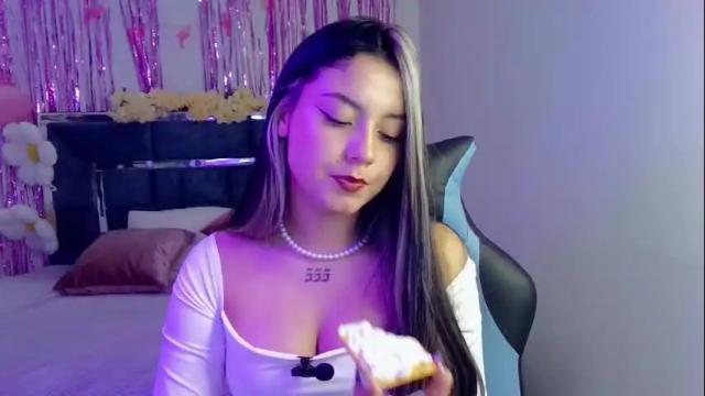 Image 3 of lia_14_ Stream on Chaturbate on 1 month ago