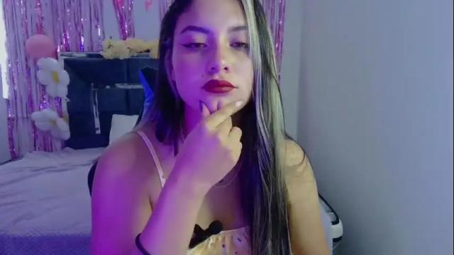 Image 4 of lia_14_ Stream on Chaturbate on 24 days ago