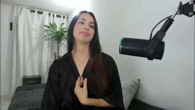 Image 2 of lia_and_felipe Stream on Chaturbate on 1 month ago