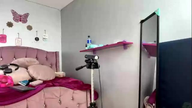 Image 2 of lia_angels Stream on Chaturbate on 1 month ago