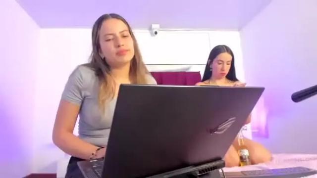Image 3 of lia_angels Stream on Chaturbate on 1 month ago