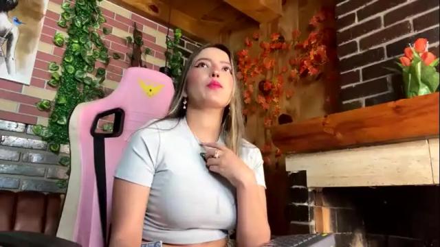 Image 7 of lia_angels Stream on Chaturbate on 1 month ago
