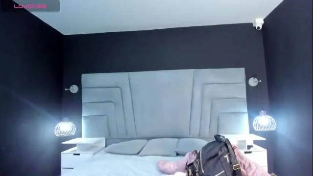 Image 2 of lia_angels Stream on Chaturbate on 27 days ago
