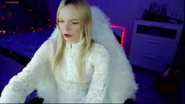 Image 2 of lia_girlnextdoor Stream on Chaturbate on 18 months ago