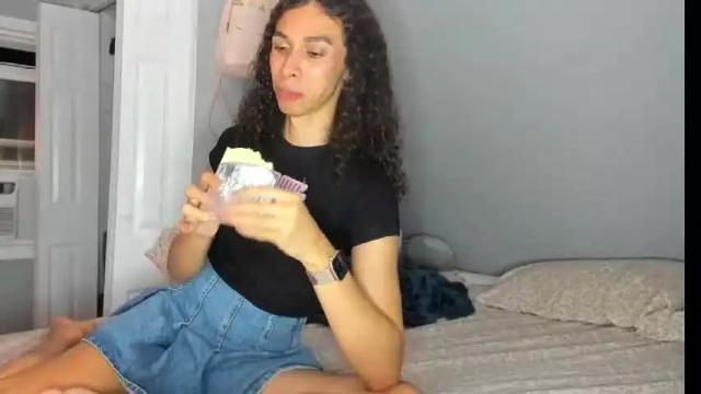 Image 3 of lia_hdz Stream on Chaturbate on 1 month ago