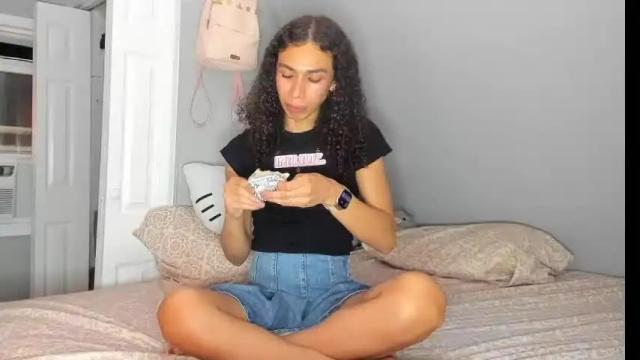 Image 8 of lia_hdz Stream on Chaturbate on 1 month ago